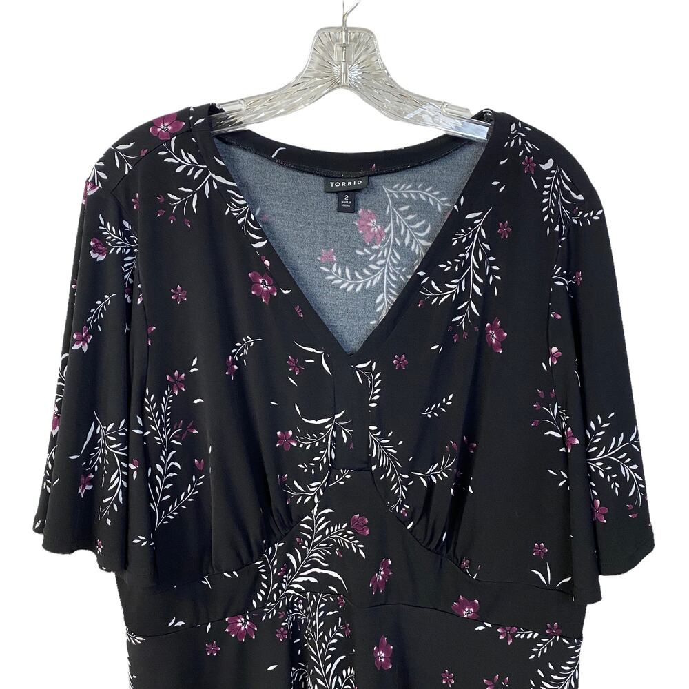 Women's TORRID SZ 2 Short Sleeve Top Blouse Black Floral Print Stretchy